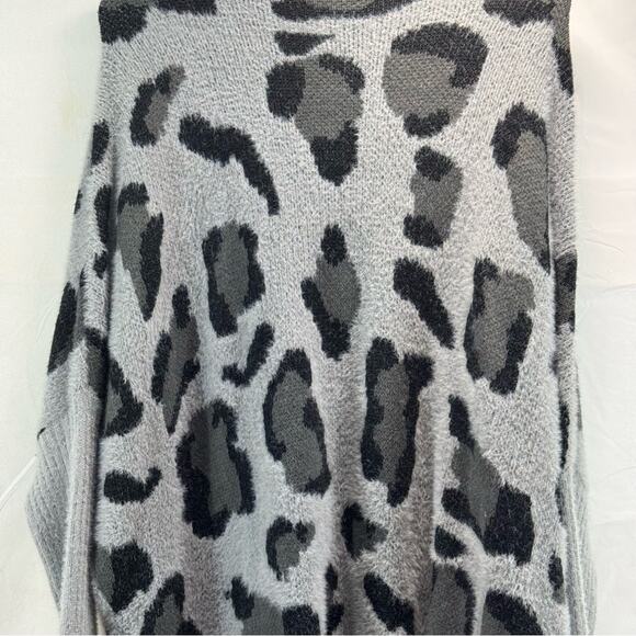 Chic XL Miss Sparkling Gray Leopard Women's Cardigan - Picture 7 of 10